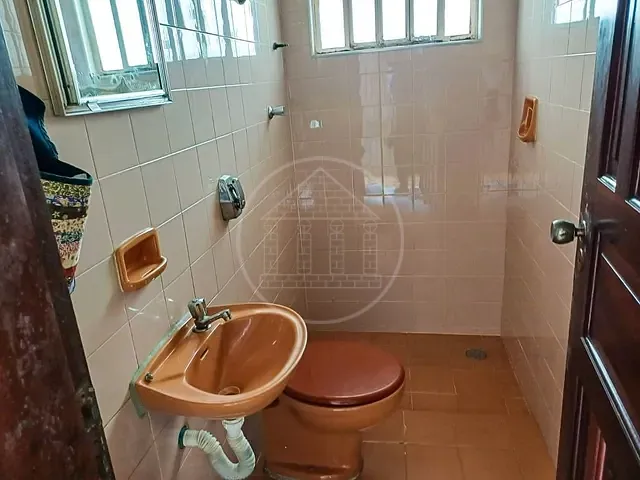 Casa com 330m² 4 quartos e 2 banheiros, à venda, no bairro Interlagos em São Paulo