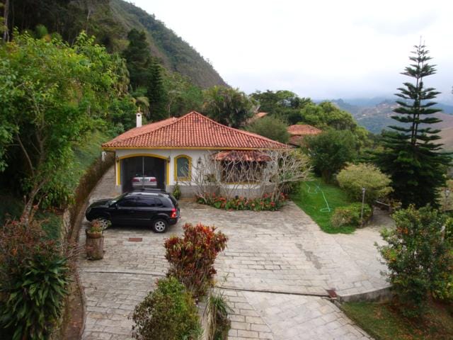 Casa à venda, no bairro Itaipava em Petrópolis