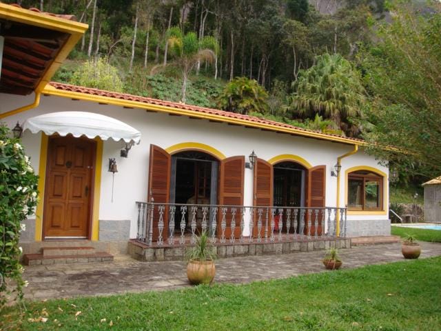 Casa à venda, no bairro Itaipava em Petrópolis