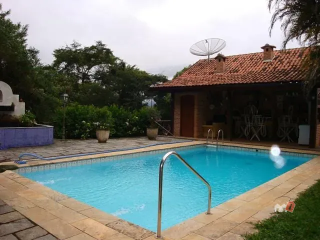 Casa à venda, no bairro Itaipava em Petrópolis