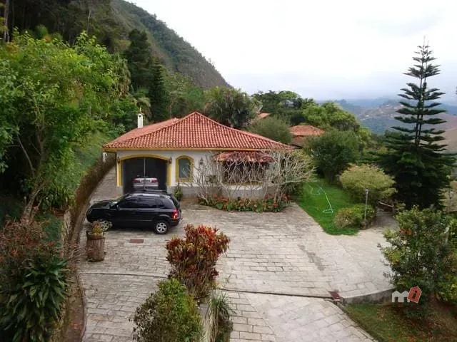 Casa à venda, no bairro Itaipava em Petrópolis