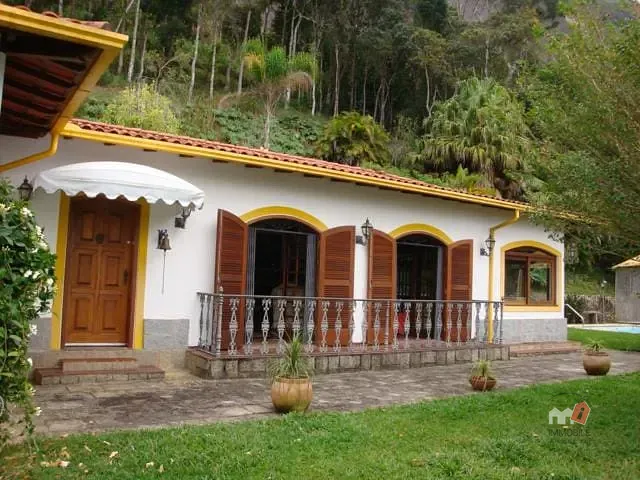 Casa à venda, no bairro Itaipava em Petrópolis