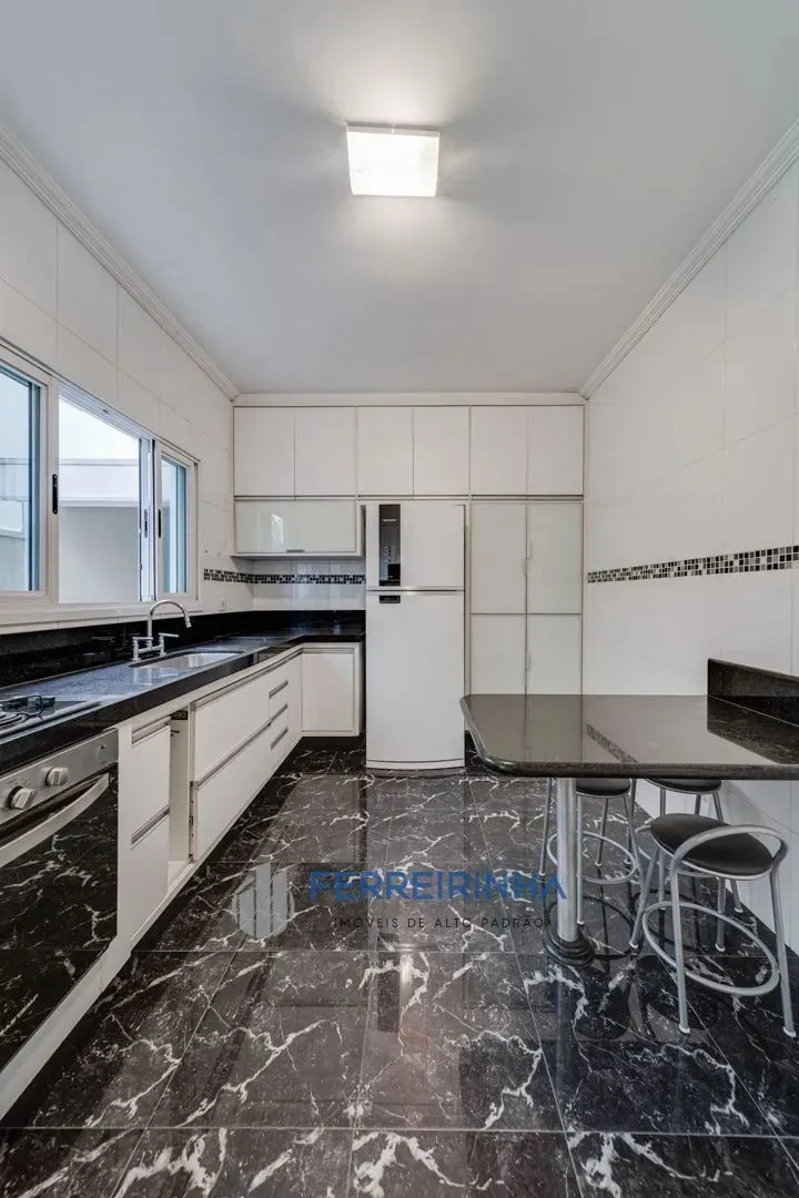 Casa, 4 quartos, 235 m² - Foto 10