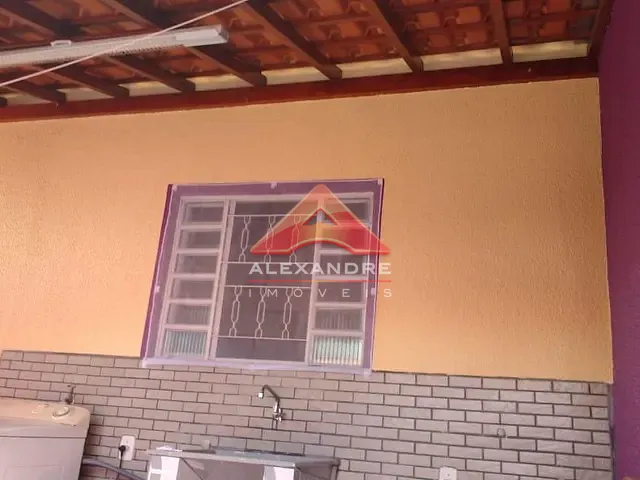 Casa com 250m² 2 quartos e 1 banheiro, à venda, no bairro Jardim Ismênia em São José dos Campos