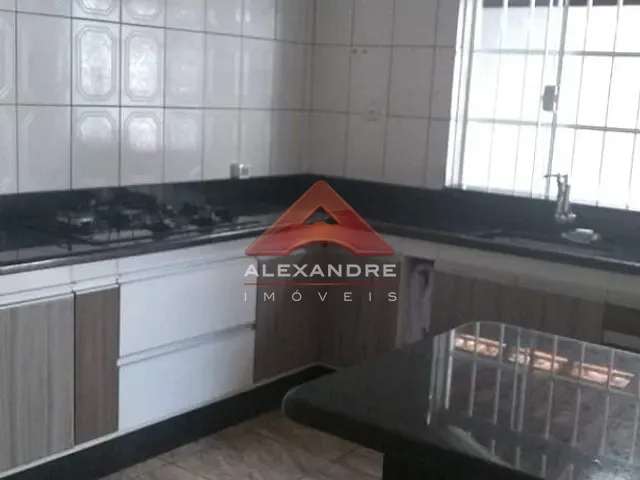 Casa com 125m² 3 quartos e 2 banheiros, à venda, no bairro Vila Tesouro em São José dos Campos