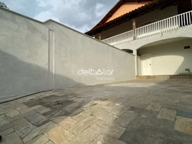 Casa 3 quartos e 2 banheiros, para alugar, no bairro Heliópolis em Belo Horizonte
