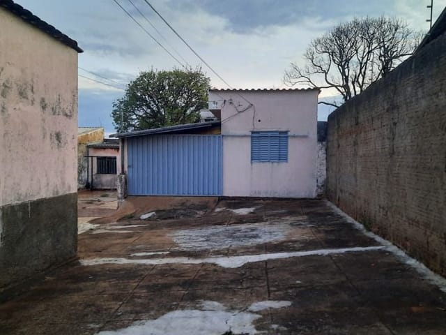 Foto do Casa - Casa com 3 dormitórios para alugar, 83 m² por R$ 869,12/mês - Lourdes - Uberaba/MG | ZUCATO IMOBILIARIA LTDA