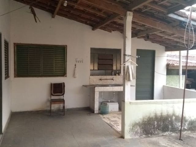 Casa com 300m² 2 quartos e 1 banheiro, à venda, no bairro Cidade Nova em Pindamonhangaba