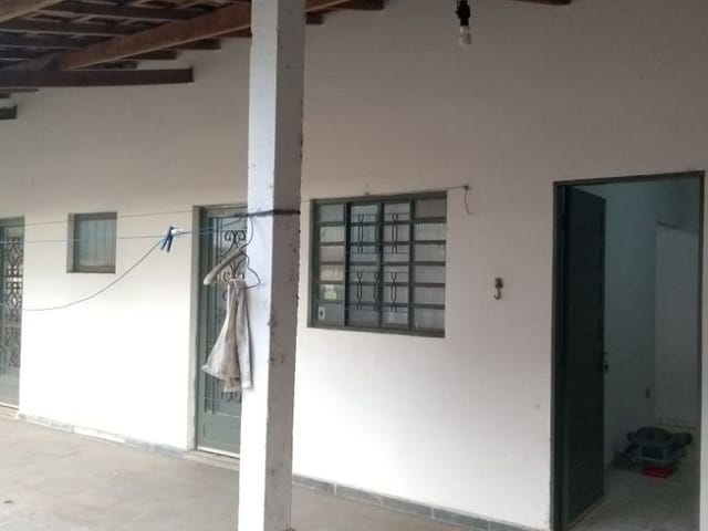 Casa com 300m² 2 quartos e 1 banheiro, à venda, no bairro Cidade Nova em Pindamonhangaba