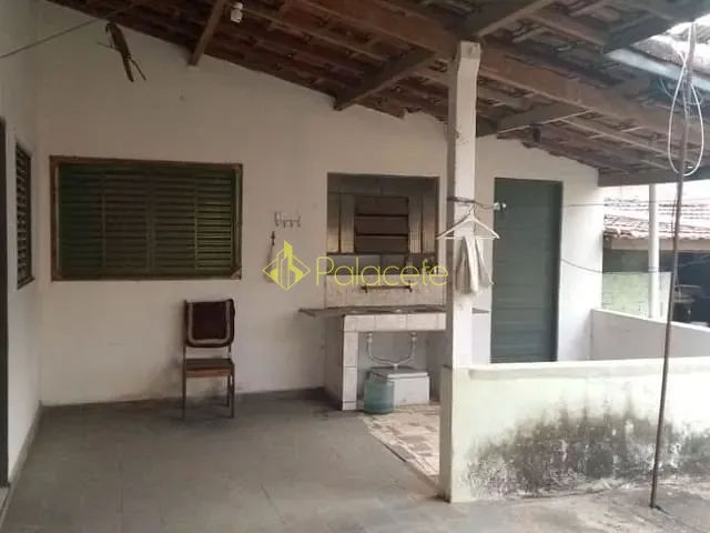 Casa com 300m² 2 quartos e 1 banheiro, à venda, no bairro Cidade Nova em Pindamonhangaba
