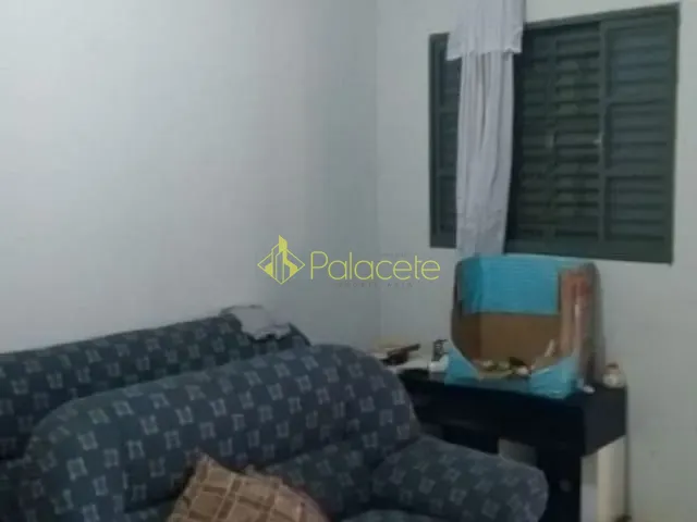 Casa com 300m² 2 quartos e 1 banheiro, à venda, no bairro Cidade Nova em Pindamonhangaba