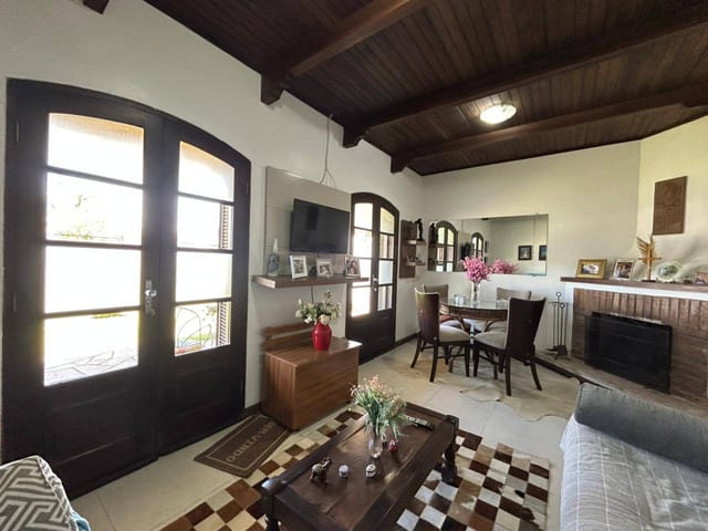 Casa com 300m² 3 quartos e 2 banheiros, à venda, no bairro Laranjal em Pelotas