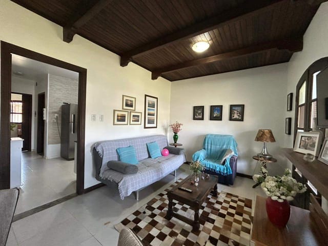 Casa com 300m² 3 quartos e 2 banheiros, à venda, no bairro Laranjal em Pelotas