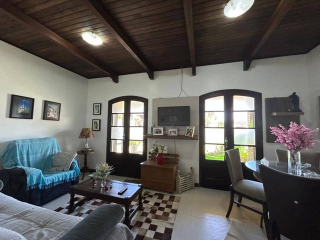 Casa com 300m² 3 quartos e 2 banheiros, à venda, no bairro Laranjal em Pelotas