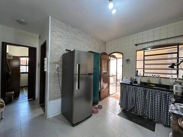 Casa com 300m² 3 quartos e 2 banheiros, à venda, no bairro Laranjal em Pelotas