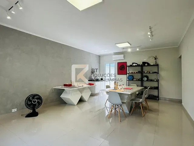 Casa com 263m², à venda, no bairro Centro em Indaiatuba