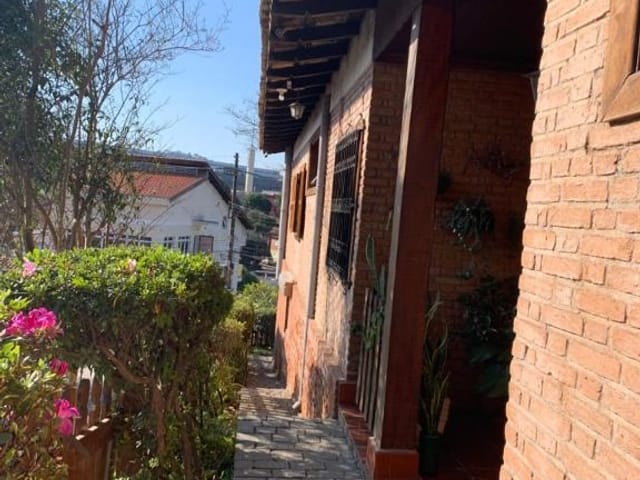 Casa com 254m² 4 quartos e 6 banheiros, à venda, no bairro Vila Carmem em Embu das Artes