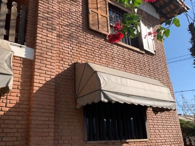 Casa com 254m² 4 quartos e 6 banheiros, à venda, no bairro Vila Carmem em Embu das Artes