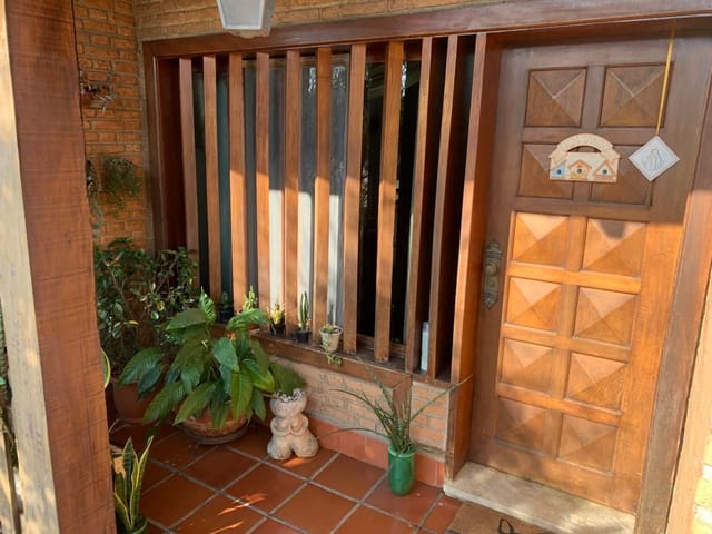 Casa com 254m² 4 quartos e 6 banheiros, à venda, no bairro Vila Carmem em Embu das Artes