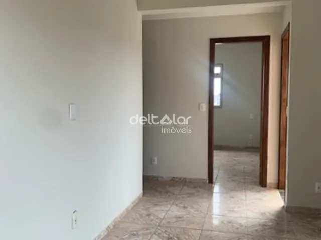 Casa com 100m² 3 quartos e 2 banheiros, para alugar, no bairro Jardim dos Comerciários (Venda Nova) em Belo Horizonte