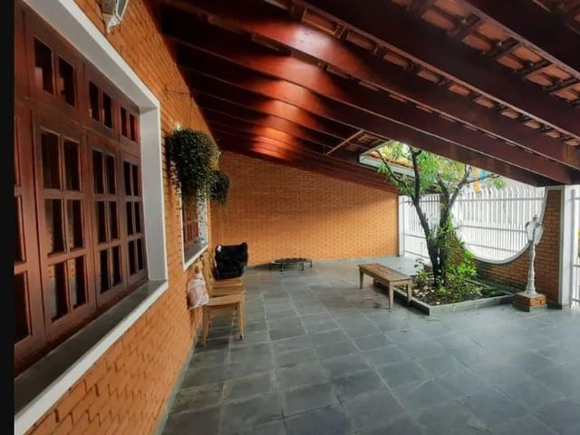 Casa com 250m² 4 quartos e 1 banheiro, à venda, no bairro Urbanova em São José dos Campos