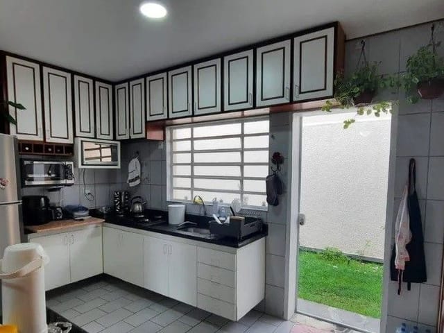 Casa com 250m² 4 quartos e 1 banheiro, à venda, no bairro Urbanova em São José dos Campos