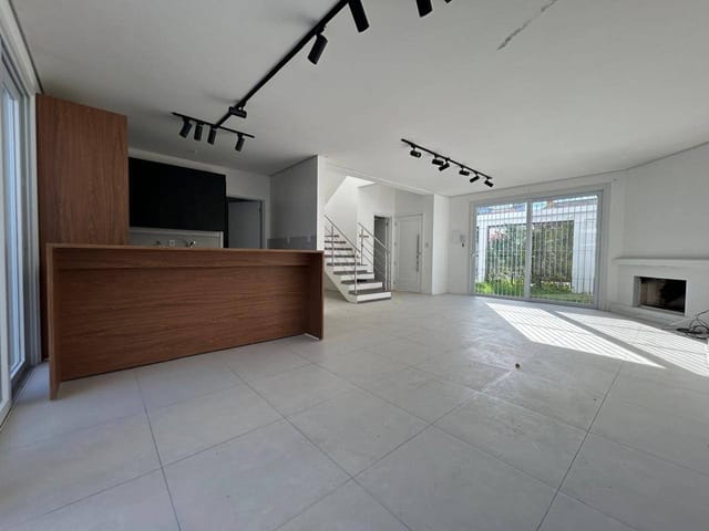 Casa com 340m² 3 quartos e 4 banheiros, à venda, no bairro Areal em Pelotas