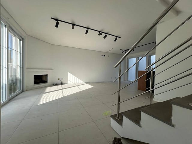 Casa com 340m² 3 quartos e 4 banheiros, à venda, no bairro Areal em Pelotas