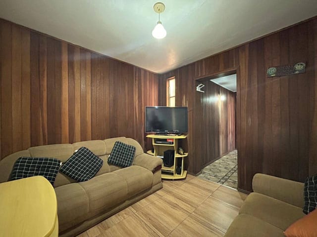 Casa com 328m² 2 quartos e 2 banheiros, à venda, no bairro Três Vendas em Pelotas