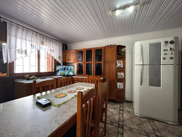 Casa com 328m² 2 quartos e 2 banheiros, à venda, no bairro Três Vendas em Pelotas