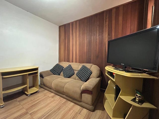 Casa com 328m² 2 quartos e 2 banheiros, à venda, no bairro Três Vendas em Pelotas