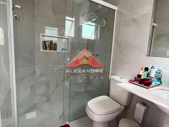 Casa com 385m² 4 quartos e 5 banheiros, à venda, no bairro Vila Patrícia em São José dos Campos