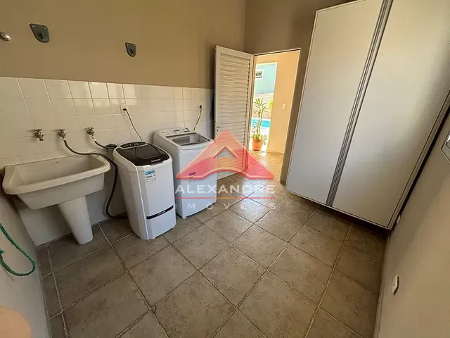 Casa com 385m² 4 quartos e 5 banheiros, à venda, no bairro Vila Patrícia em São José dos Campos