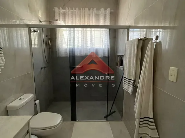 Casa com 385m² 4 quartos e 5 banheiros, à venda, no bairro Vila Patrícia em São José dos Campos