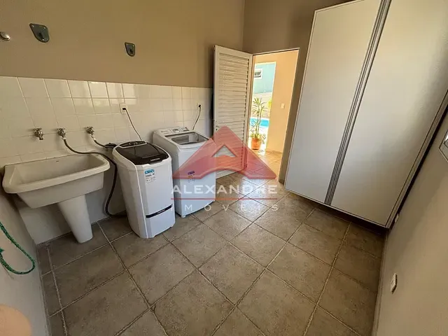 Casa com 385m² 4 quartos e 5 banheiros, à venda, no bairro Vila Patrícia em São José dos Campos