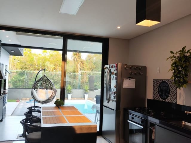 Casa com 460m² 3 quartos e 5 banheiros, à venda, no bairro Colinas do Paratehy em São José dos Campos