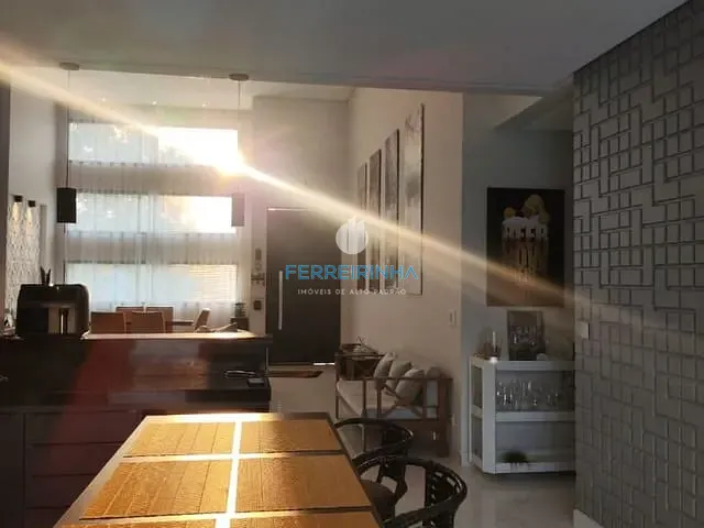 Casa com 460m² 3 quartos e 5 banheiros, à venda, no bairro Colinas do Paratehy em São José dos Campos