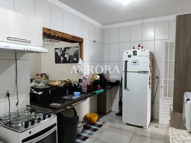 Casa com 150m² 2 quartos e 2 banheiros, à venda, no bairro H.U. em Londrina