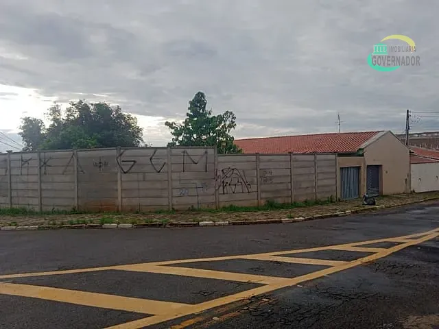Casa com 555m² 4 quartos e 3 banheiros, à venda, no bairro Parque Santa Bárbara em Campinas