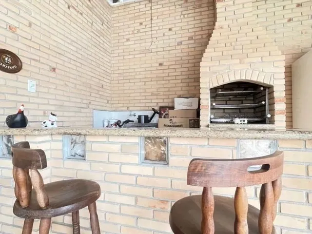 Casa com 300m² 3 quartos e 2 banheiros, à venda, no bairro Vila Geny em Lorena