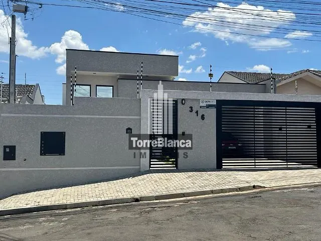 Casa com 300m² 3 quartos e 2 banheiros, à venda, no bairro Uvaranas em Ponta Grossa