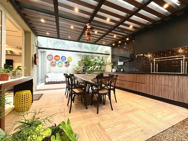 Casa 5 quartos e 6 banheiros, à venda, no bairro Jardim Cordeiro em São Paulo