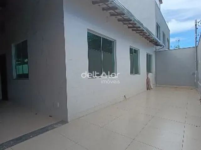 Casa com 200m² 3 quartos e 2 banheiros, à venda, no bairro Santa Mônica em Belo Horizonte
