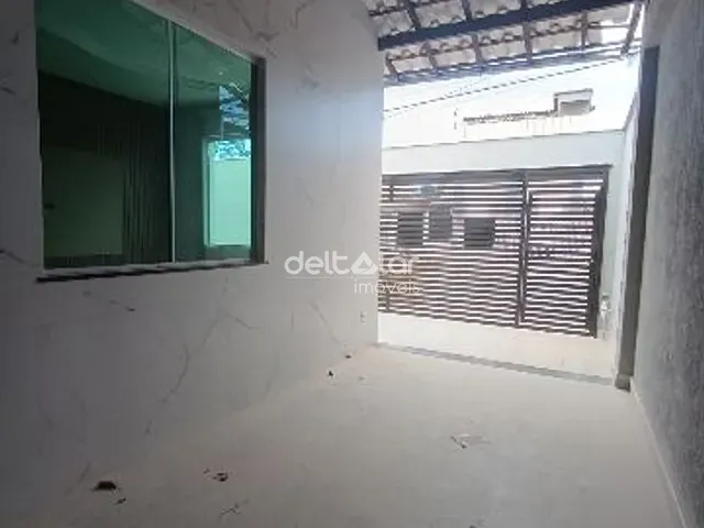 Casa com 200m² 3 quartos e 2 banheiros, à venda, no bairro Santa Mônica em Belo Horizonte
