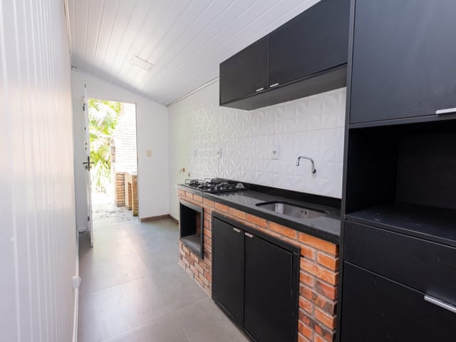 Casa com 240m² 2 quartos e 1 banheiro, à venda, no bairro Laranjal em Pelotas
