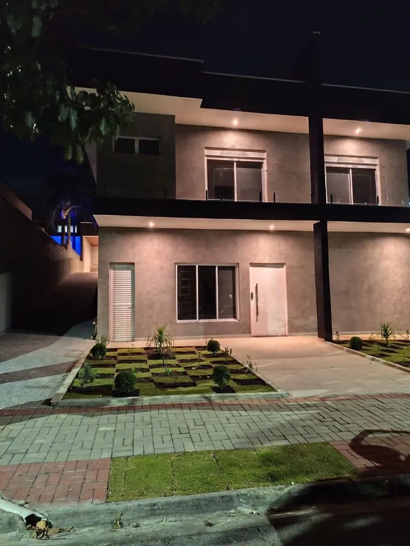 Casa, 4 quartos, 230 m² - Foto 1