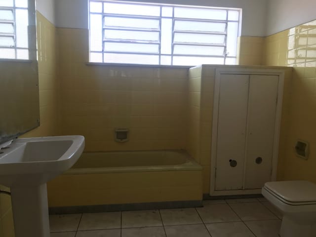 Casa com 600m² 4 quartos e 2 banheiros, à venda, no bairro Centro em Pindamonhangaba
