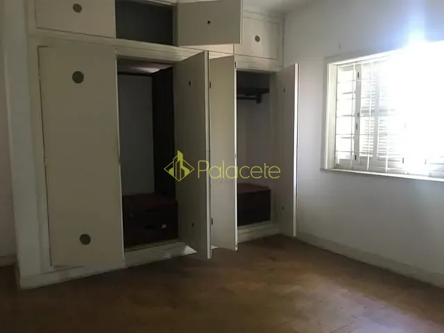 Casa com 600m² 4 quartos e 2 banheiros, à venda, no bairro Centro em Pindamonhangaba