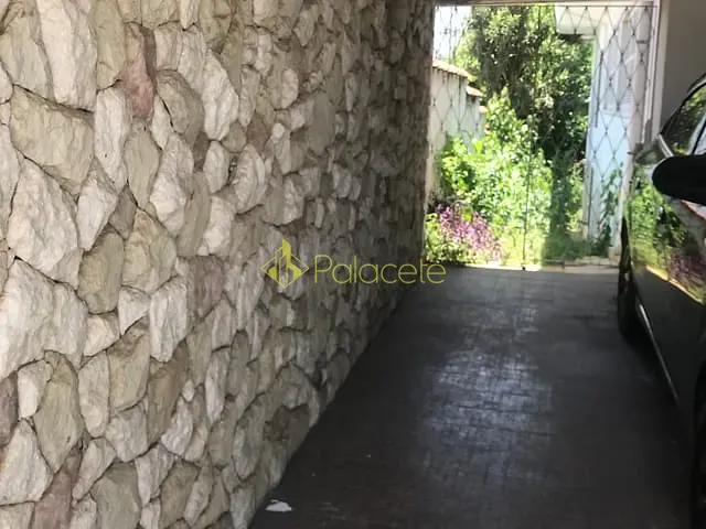 Casa com 600m² 4 quartos e 2 banheiros, à venda, no bairro Centro em Pindamonhangaba