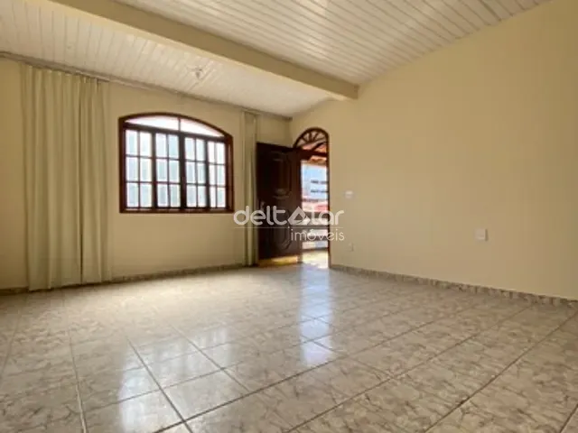 Casa 3 quartos e 2 banheiros, para alugar, no bairro Ouro Preto em Belo Horizonte